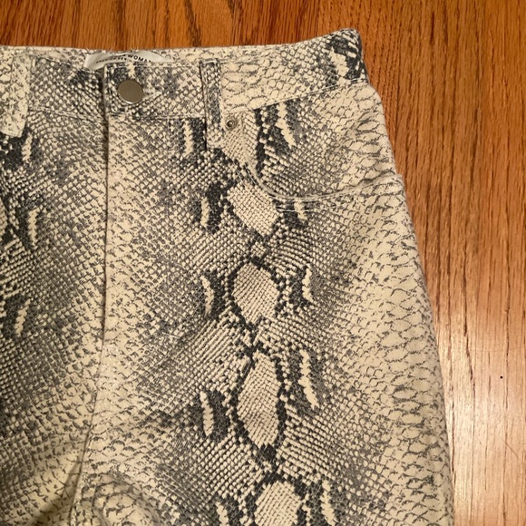 Zara Women Premium Denim Collection Jeans, Grey Snake Print, 5-Pocket, Sz 4 - Picture 4 of 15